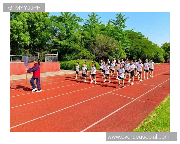 足球明星姑娘高清图片展现她们的风采与魅力,尽享青春活力与运动激情 足球明星姑娘高清图片展现她们的风采与魅力,尽享青春活力与运动激情