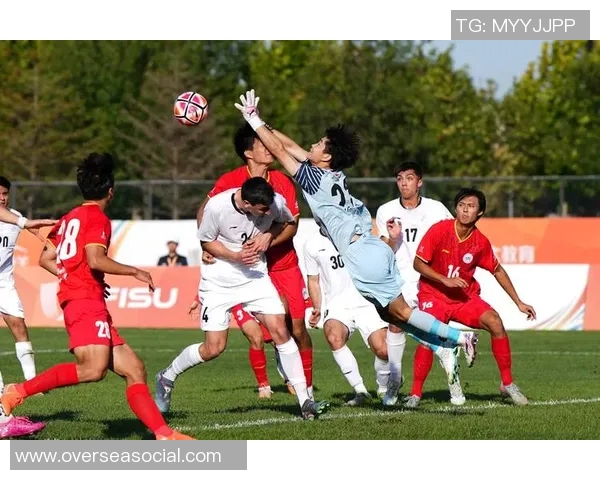 中国大学足球明星崛起之路：青春与梦想交织的绿茵传奇