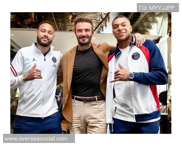 克莱足球明星合影图片展现足球魅力与明星风采的精彩瞬间