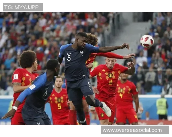 丹麦与法国白色球衣对决的精彩瞬间与战术分析