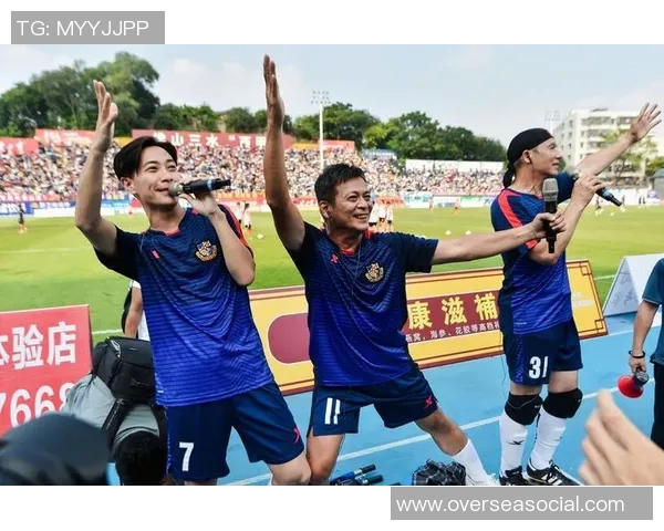 足球明星在比赛中展现的多种姿势与技巧解析